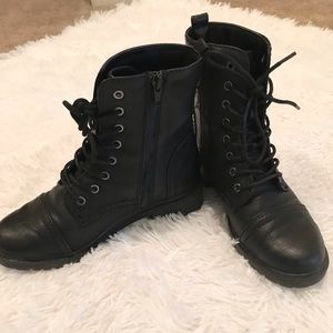 Universal Thread  Black Boots